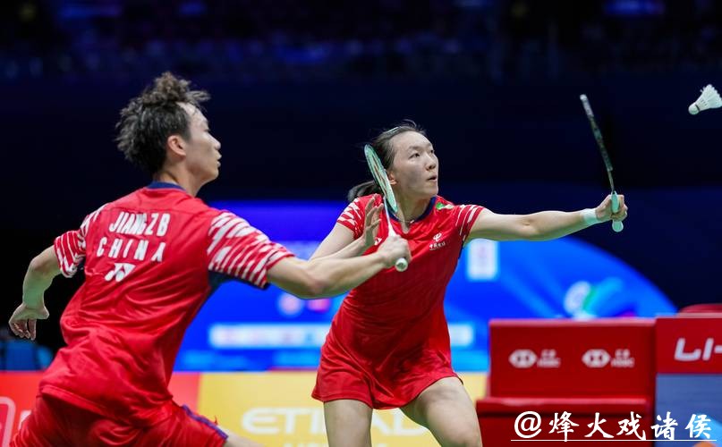 中国羽毛球大师赛：两对中国混双组合止步半决赛