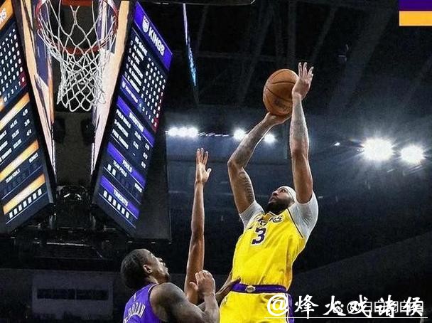 浓眉36+15+8里夫斯26+16 国王遭湖人四杀6连败 浓眉36+15+8里夫斯26+16 国王遭湖人四杀6连败